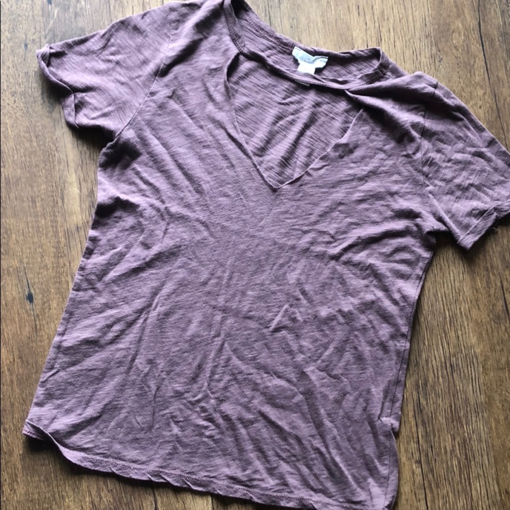 Neck Cutout Tee 💕